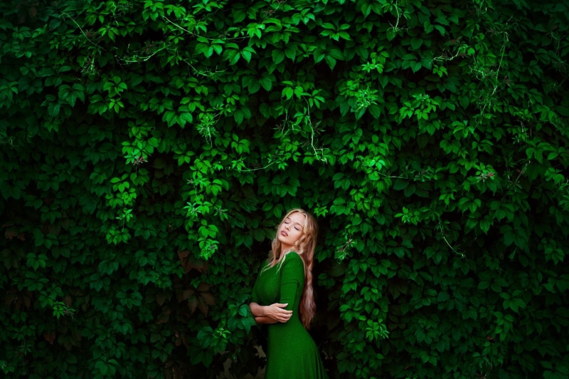 sleeved, 1080P, joy, plant, nature, cute, leaves, human Face, smiling, elbow, love, freshness, beauty In Nature, happiness, beautiful woman, portrait