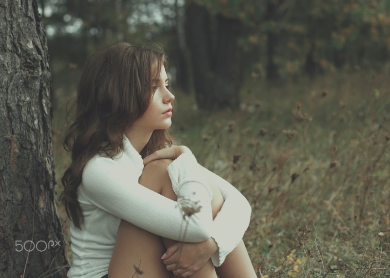 focus on foreground, young women, hairstyle, nature, sitting, looking away, young adult, white, sweater, hair, depth of field, women, casual clothing, land