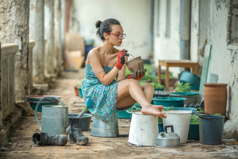 full length, 1080P, young adult, young women, gloves, housework, women with glasses, real people, barefoot, legs, container, beautiful woman, bucket, women