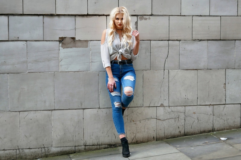 hair, portrait, model, one person, casual clothing, beautiful woman, sleeved, beauty, cold, outdoors, front view, jeans, lifestyles, hairstyle, wall, shoulder