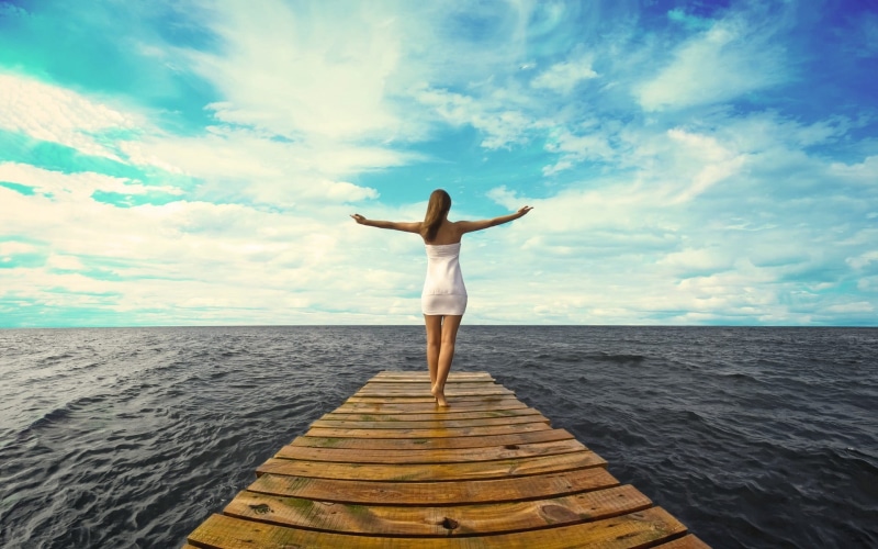 long hair, 1080P, horizon, cloud - sky, women outdoors, lifestyles, dress, rear view, outdoors, limb, barefoot, sky, standing, full length, white, human arm