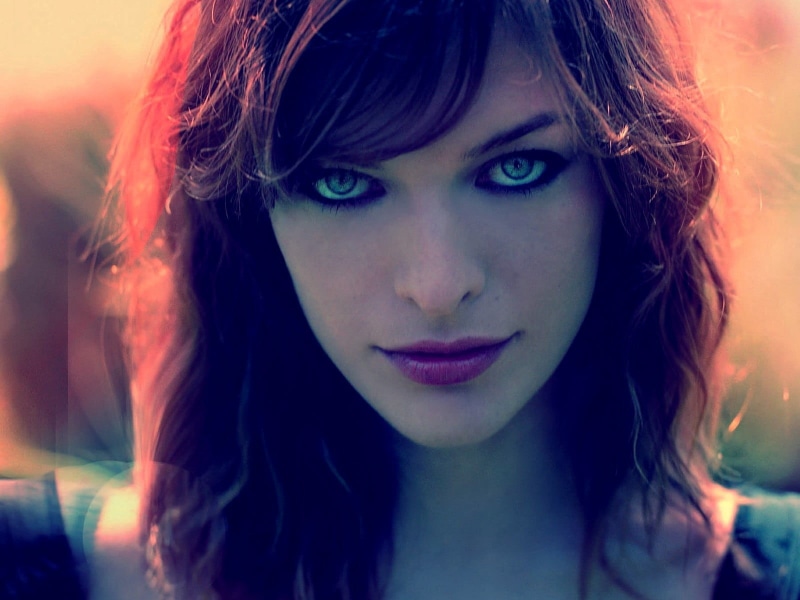 close-up, Milla Jovovich, makeup, focus on foreground, young women, make-up, face, beauty, hairstyle, women, looking at viewer, looking at camera, body part
