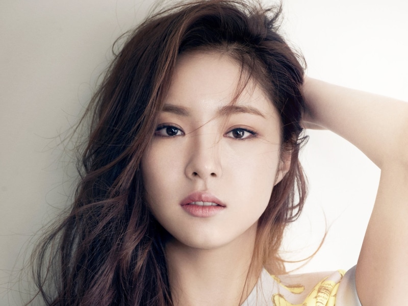 young adult, human face, teenager, red, Actress, front view, tousled hair, wind, beautiful people, looking at camera, adult, Actresses, Shin Se-kyung, headshot
