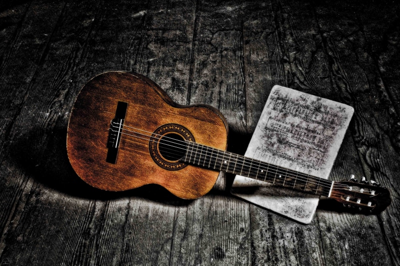 arts And Entertainment, acoustic, table, string Instrument, classic, bow - musical equipment, single Object, brown, close-up, 5K, guitar, old-fashioned