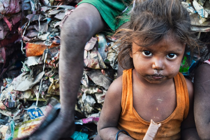 children only, street, looking at camera, front view, messy, travel, hindu, one person, child, social issues, 5K, leisure activity, sitting, poor, dirty