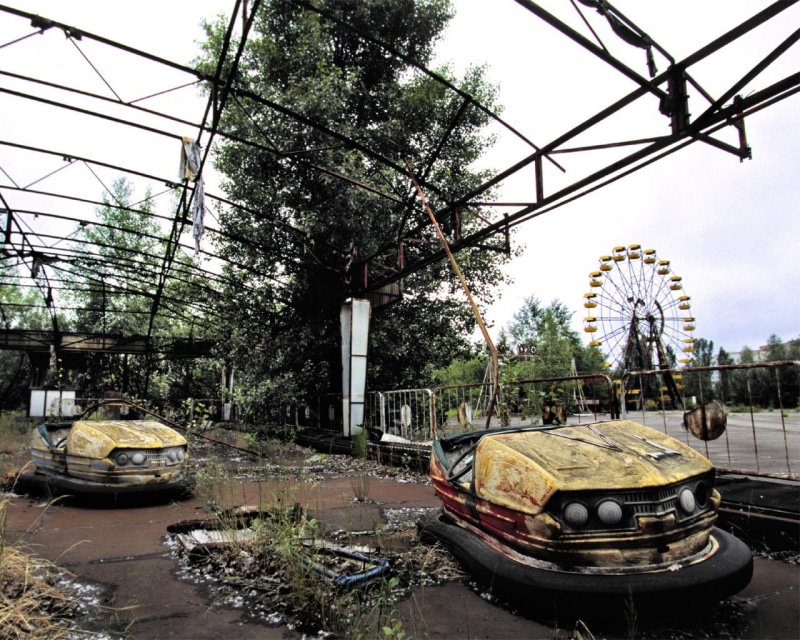city, tree, obsolete, Chernobyl, architecture, day, motor vehicle, apocalyptic, damaged, ruin, outdoors, no people, plant, abandoned, mode of transportation