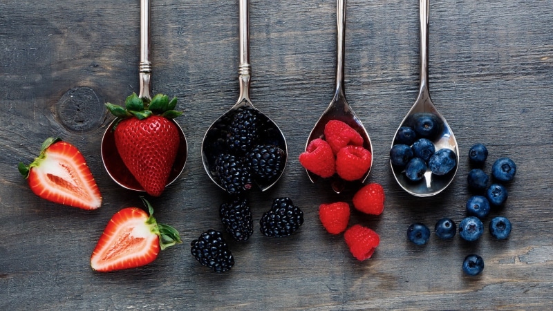 food and drink, freshness, black color, healthy eating, no people, food, wood - material, wellbeing, blueberries, strawberries, 1080P, table, spoons, ripe