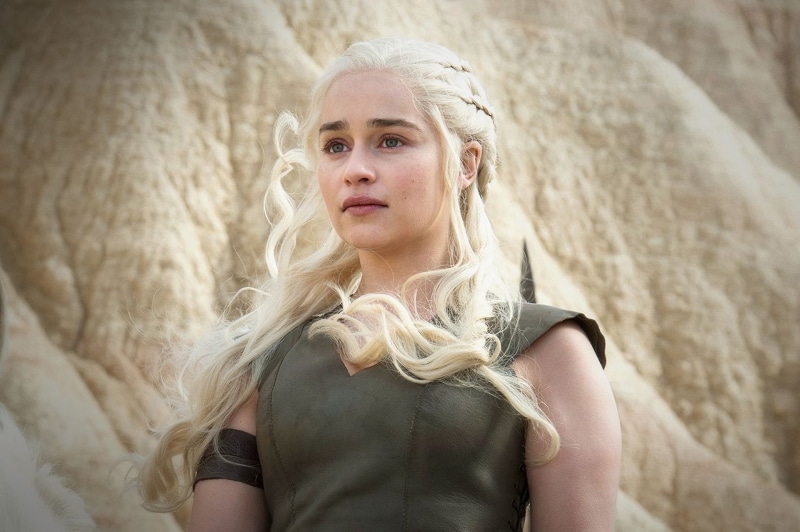 front view, one person, headshot, long hair, hair, beautiful people, blond hair, portrait, women, looking at camera, beauty, Emilia Clarke, 1080P, waist up