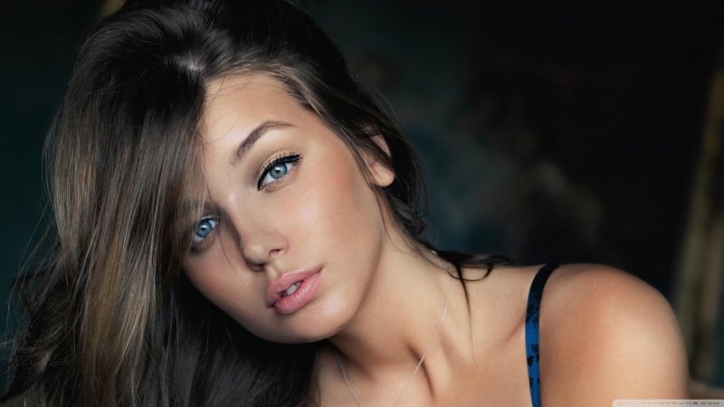 brown hair, close-up, one person, 2K, contemplation, beautiful woman, body part, face, human face, adult, portrait, blue eyes, hairstyle, young adult