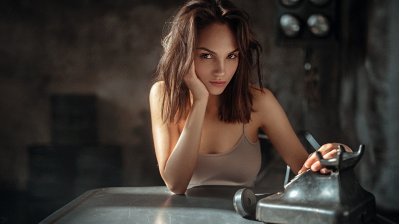 hairstyle, long hair, copy space, females, young adult, beautiful people, depth of field, beautiful woman, lifestyles, telephone, strap, brown eyes, relaxation