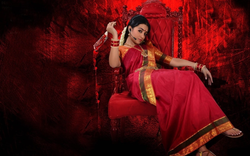 movie, red, indian movie, headphone, film, death, krishnan, microphone, knife, brunette, dress, sandals, sare, woman, gold bracelet, necklace, women, telugu