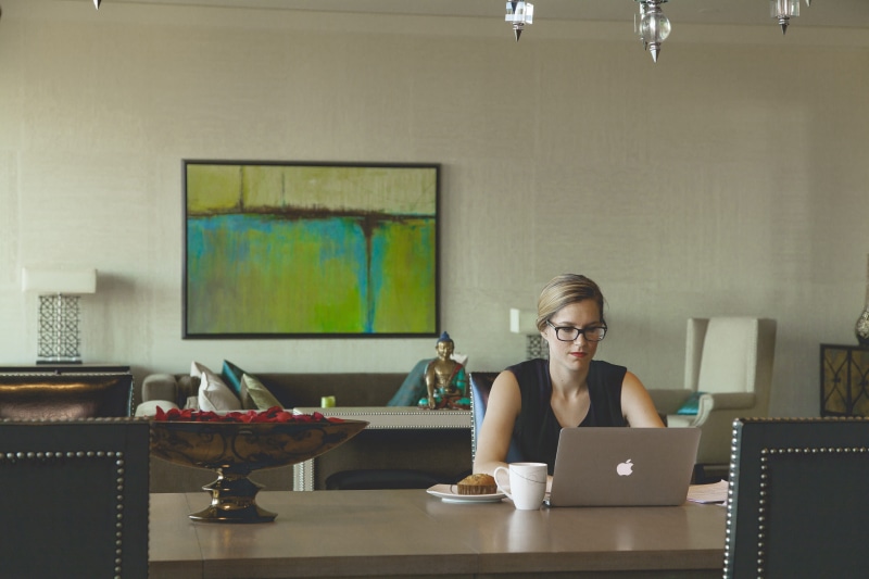 lifestyle, computer, home, hair, business woman, work, office, living room, indoors, cup, female, one person, 5K, mug, woman, young adult, drink, apple