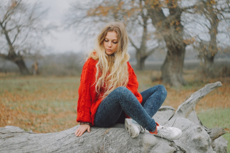 cutted, park, fashion, photoshoot, casual clothing, sweater, jeans, full length, hair, person, log, contemplation, portrait, beautiful, young women, model