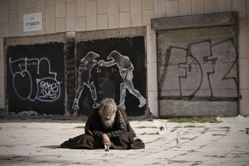 sadness, top, architecture, lifestyles, floor, built structure, suffering, poverty, person, art and craft, city, street, 1080P, representation, creativity