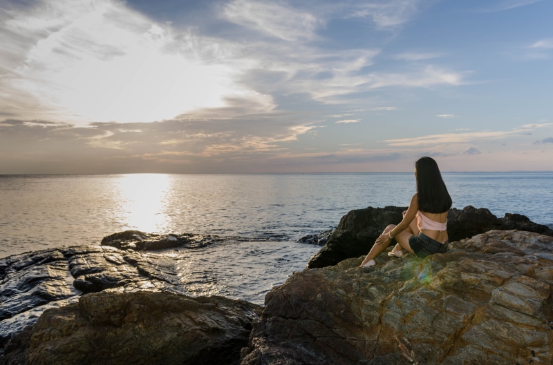 broken heart, people, sad, sadness, tranquility, leisure activity, sky, portrait, alone, sea, asian lady, sadly, real people, one Person, jasica j, lifestyles