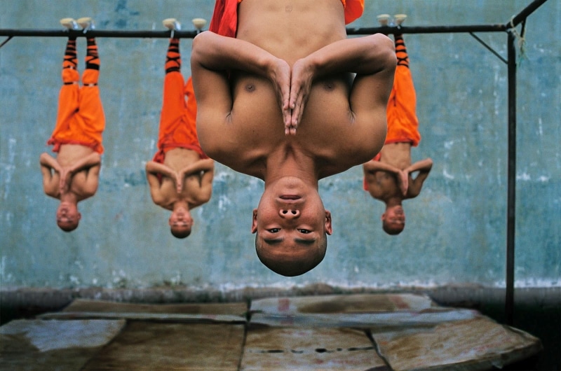 effort, lifestyles, healthy lifestyle, teen , Steve McCurry, shirtless, people, sports training, bars, strength, meditation, orange color, photography