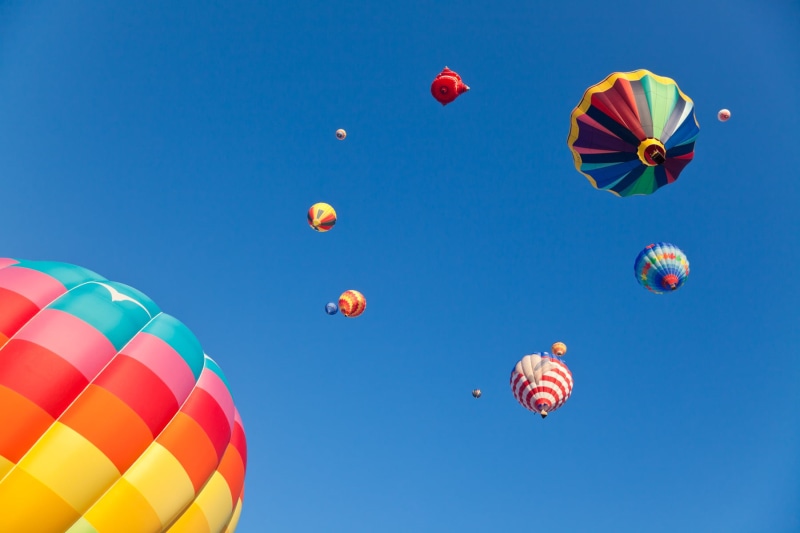 yellow, stripes, fly, travel, festival, ballons, soaring, 720P, adventure, colour, outdoors, outside, multicolored, scenery, aviation, scenic, beauty
