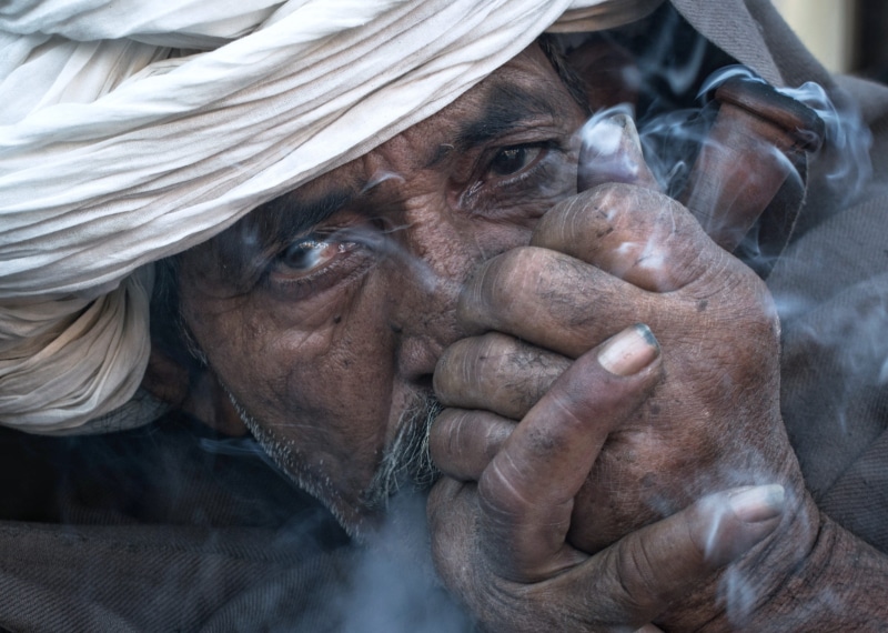 expression, despair, stress, smoke, real people, person, suffering, old, wrinkled, human hand, man, male, black, hand, alone, caucasian, sad, holding, pain