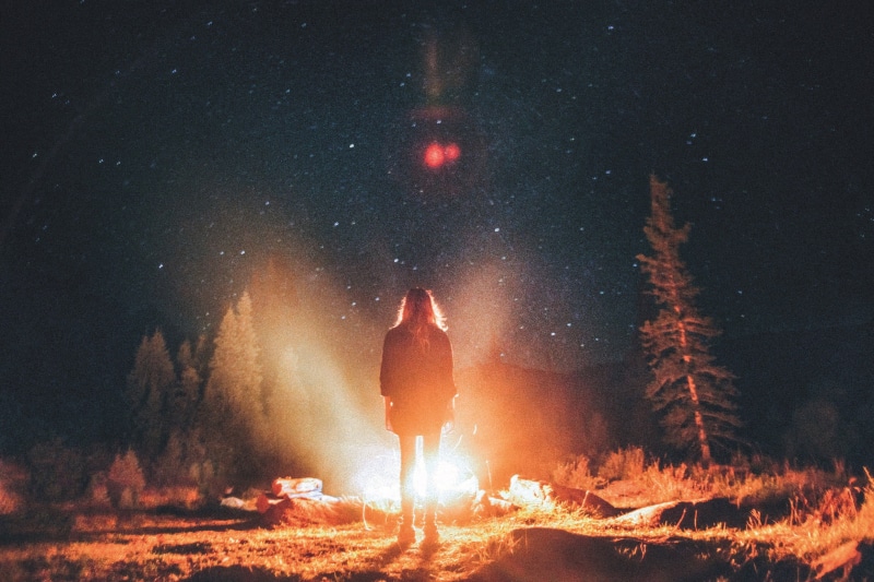 stars, full length, real people, beauty in nature, one person, 1080P, land, leisure activity, trees, sky, women, rear view, surrounded, lifestyles, cold temperature