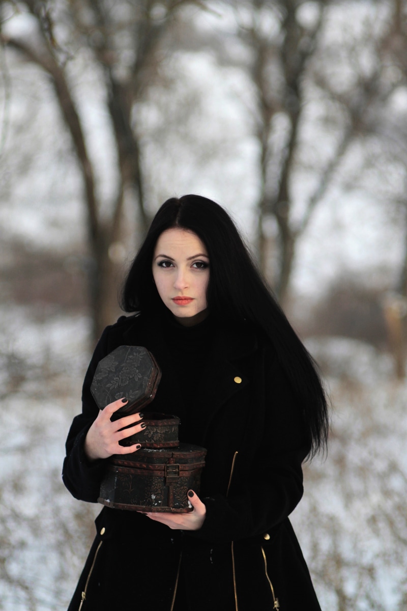 hair, nature, focus on foreground, people, tree, three quarter length, autumn, winter, looking at camera, caucasian Ethnicity, lifestyles, warm clothing