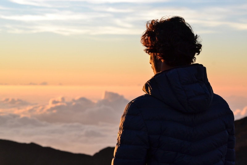 looking, males, relaxation, tranquility, hiking, sky, enjoying, travel, cloud - sky, scenics, hairstyle, real people, women, copy Space, men, standing