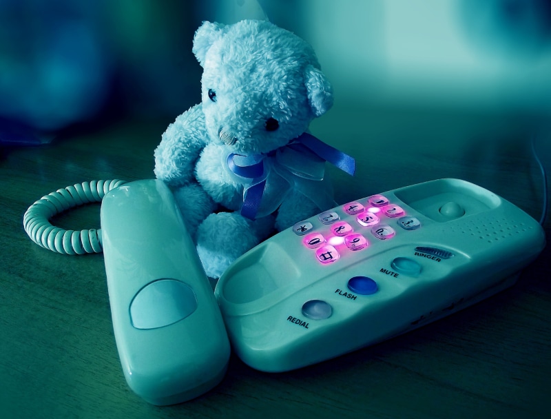 childhood, the lone, stand by, indoors, i am waiting for, innocence, there is no one to call, 2K, remote, colored background, toy, miss, internal, tired