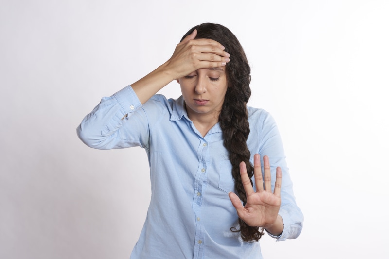 studio shot, unhappy, overwhelmed, girl, 5K, indoors, stressed, sad, worker, depression - sadness, frustration, negative emotion, hand, human hand, problem