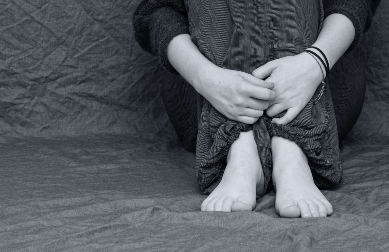 depressed, cry, desperate, human hand, human body part, pulled back, bed, loss, 2K, finger, front view, folded, hand, relaxation, black white, person