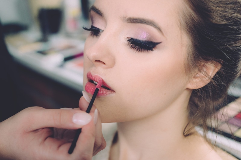 women, cute, fashion, applying, make-up, brunette, preparation, adult, model, eyeshadow, lips, portrait, elegance, eyelash, lady, style, elegant, beautiful woman