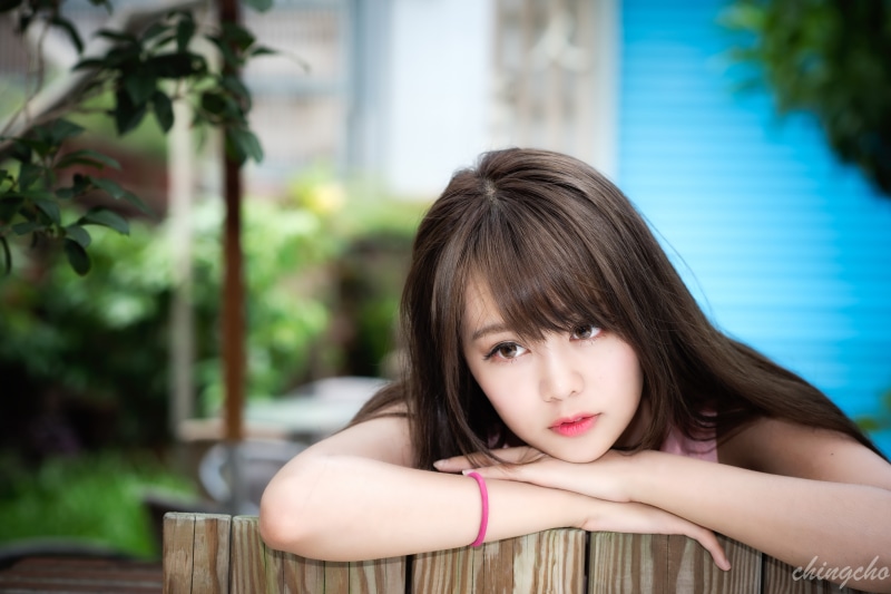 contemplation, headshot, women, brunette, front view, portrait, beautiful woman, real people, one person, hair, leisure activity, beauty, young women, day