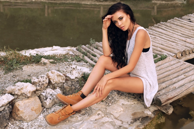 solid, bridges, beauty, fashion, looking at camera, pose, lifestyles, real people, hair, women, full length, outdoors, day, Mike, young women, makeup, leisure activity