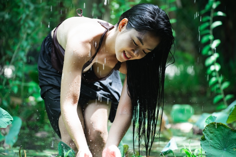women, leisure activity, three quarter length, one person, real people, adult, cleavage, focus on foreground, 4K, hair, casual clothing, hairstyle, Vietnam