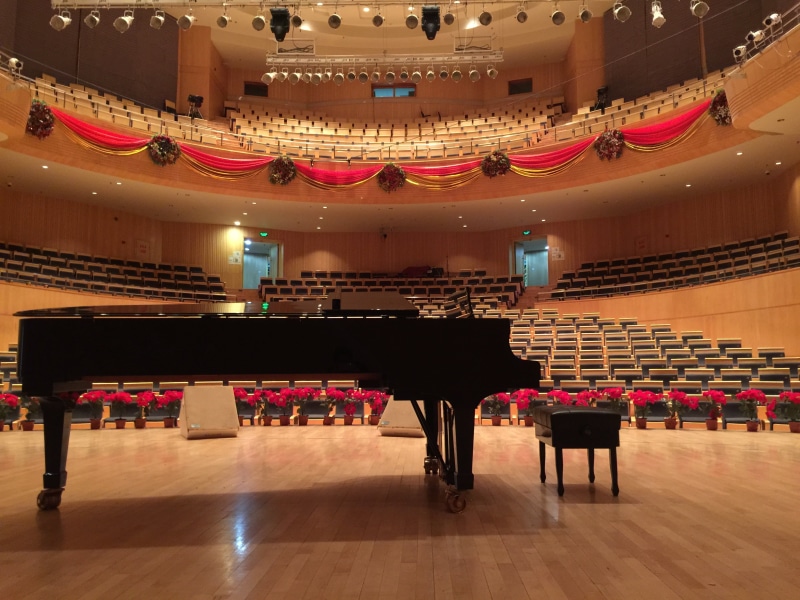 concert hall, piano, musical Instrument, classical Music, chair, seat, indoors, performance, steinway, 2K, stage, hardwood floor, theatrical Performance