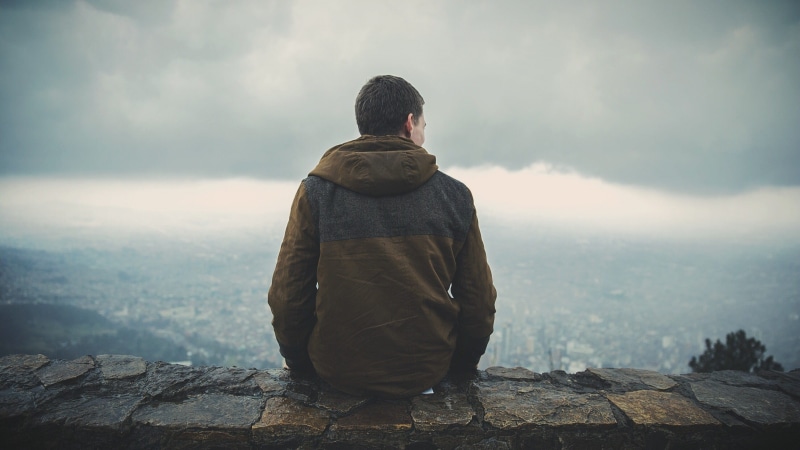 back, rear view, relaxing, sitting, cloud - sky, lifestyles, contemplation, casual clothing, scenics - nature, water, 2K, hood - clothing, nature, looking