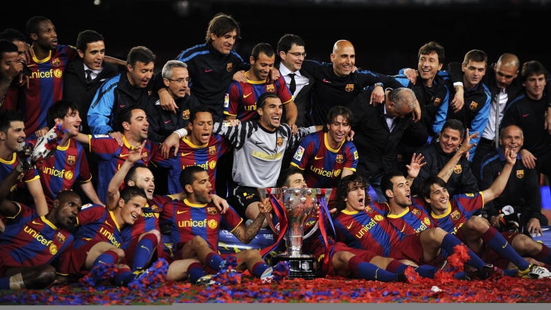 east Asian Culture, Iniesta, white, men, jersey, 1080P, outdoors, spectator, group Of People, cultures, Messi, asia, leisure activity, spain, black, large group of people
