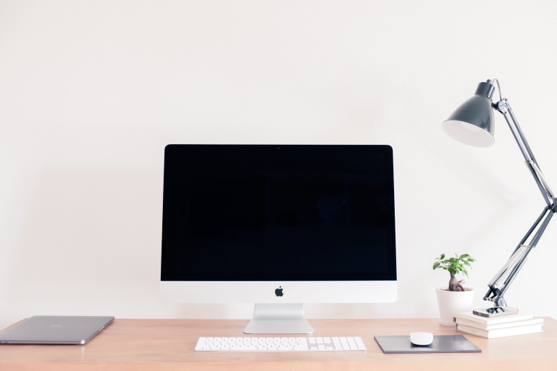 lamp, copy space, luxury, 5K, technology, communication, magic, minimal, mac, anglepoise, electric lamp, desktop, desktop pc, apple, imac, macbook pro