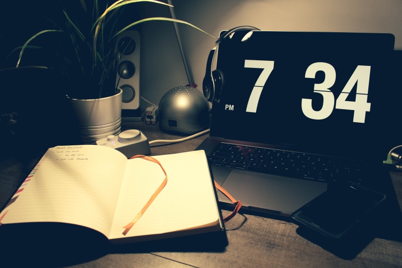 wireless technology, laptop, room, mac, headphones, macbook air, desk, education, clockwork, publication, electric lamp, office, clock, keyboard, smartphone