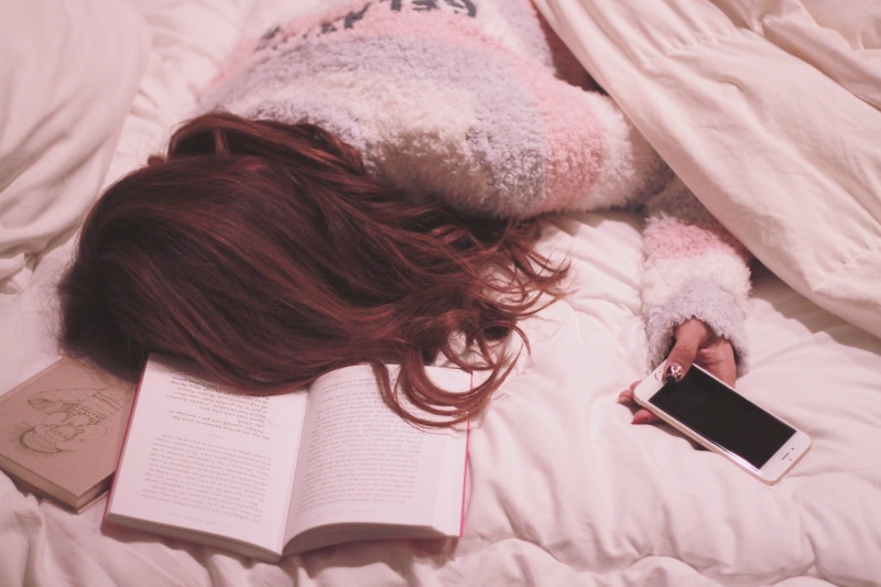 hairstyle, relaxation, communication, young Women, females, one Woman Only, tired, beauty, white, mobile phone, adult, real people, cute, cushion, bedroom