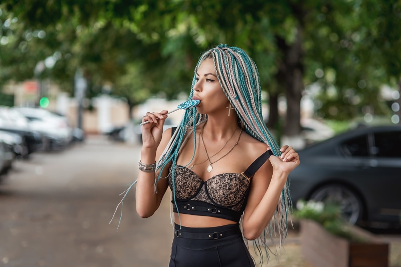 motor vehicle, leisure activity, clothing, one person, real people, fashion, focus on foreground, model, car, adult, young women, hairstyle, waist up, standing