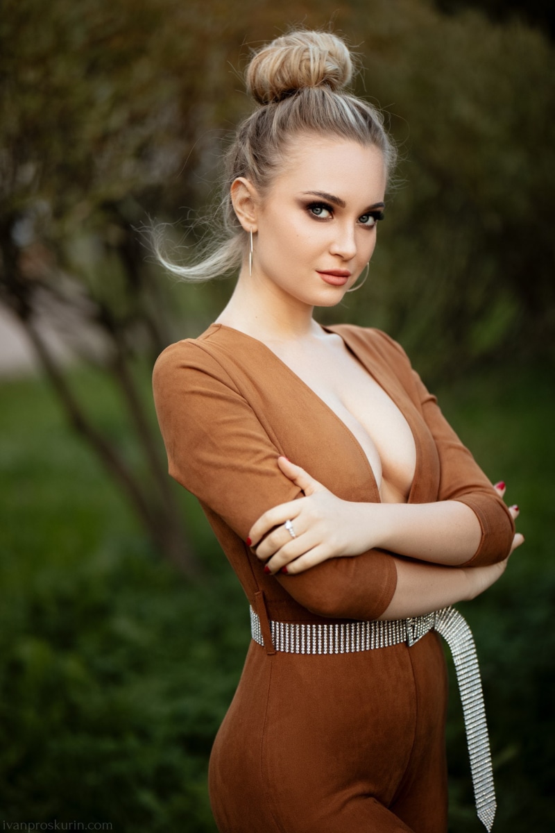 overalls, looking at viewer, women, Ivan Proskurin, cleavage, model, portrait display, portrait, gray eyes, sideboob, 1080P, bokeh, women outdoors, depth of field