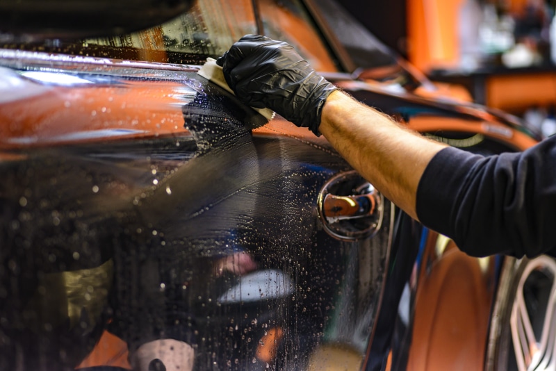 adult, black, worker, clean, photography, job, spa, polish, holding, cleaner, men, wash, vehicle, wearing, person, cleansing, occupation, 5K, garage, indoors