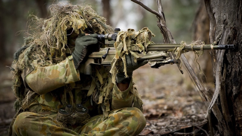 hiding, special forces, military, focus on foreground, green, camouflage clothing, war, forest, 1080P, aiming, suit, military uniform, men, trees, armed forces