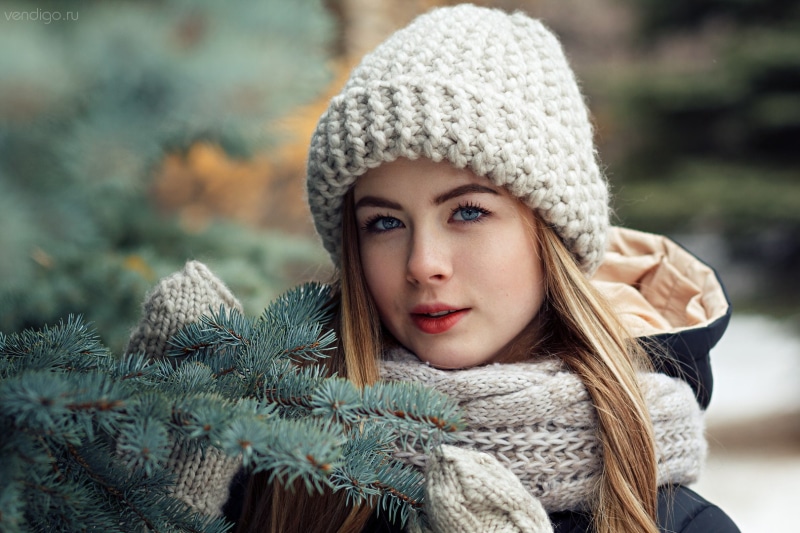 headshot, glove, gloves, one person, clothing, beautiful people, depth of field, winter, women, nature, black jackets, body part, human face, beauty, 720P