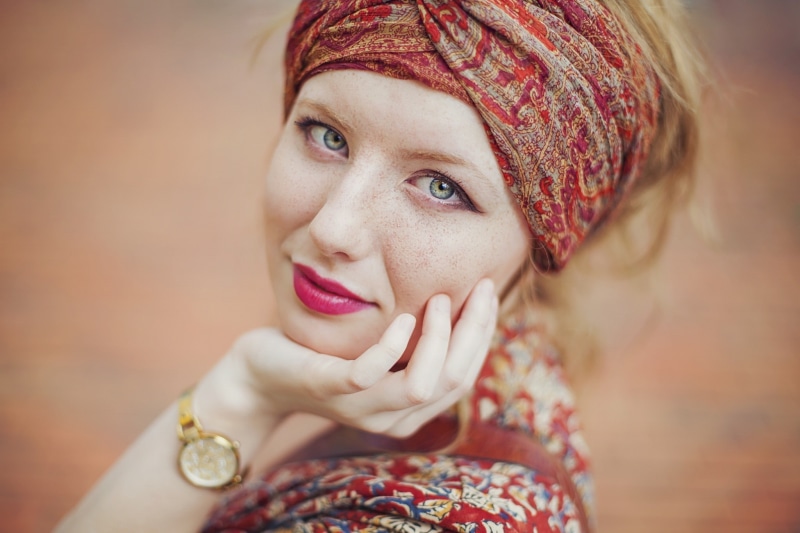 redhead, blurred, looking at viewer, women, scarf, blue eyes, freckles, red lipstick, hand on face, face, depth of field, 1080P