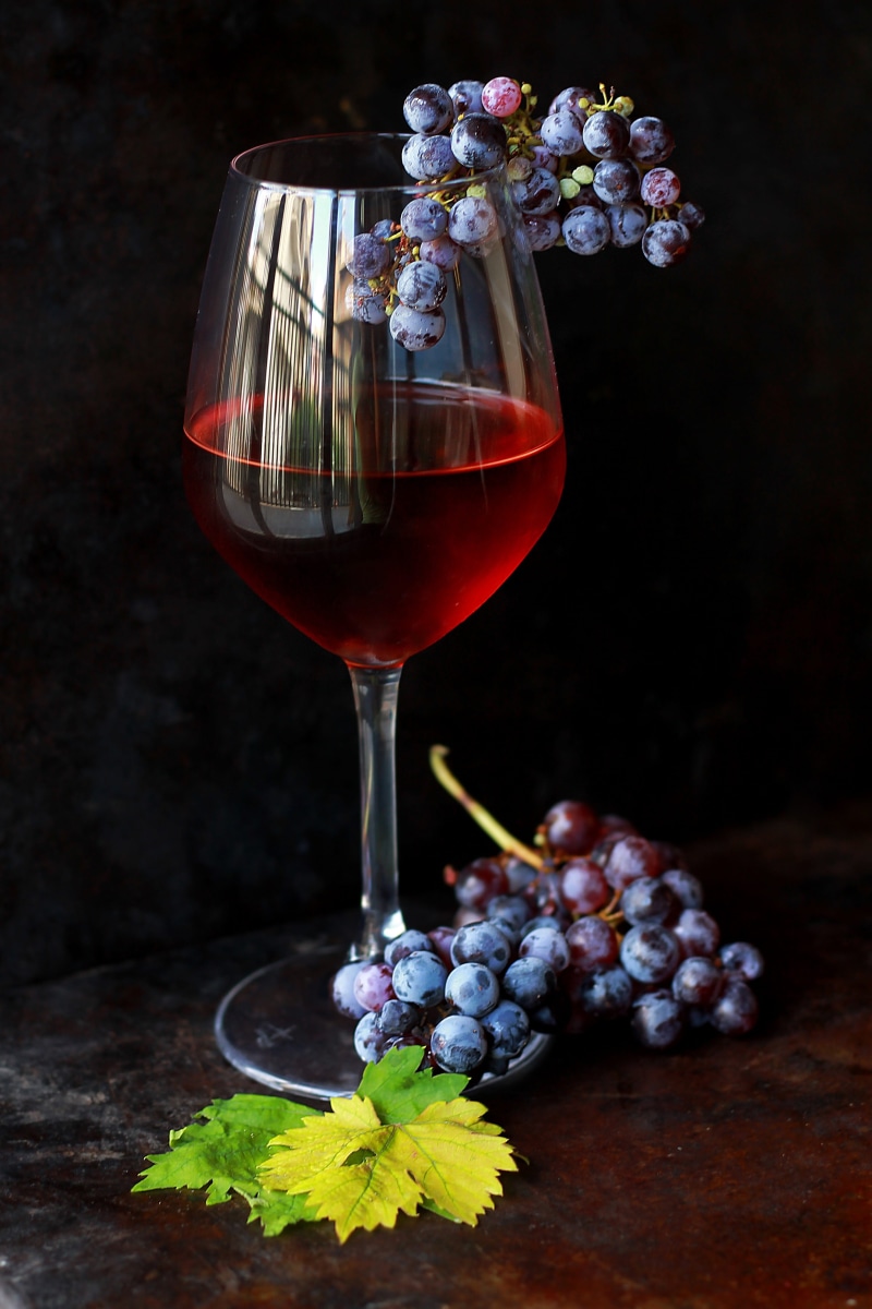 flower, fruit, wine Bottle, flowering plant, drinking Glass, grapes, wineglass, leaf, freshness, gourmet, cabernet Sauvignon Grape, winery, no people, alcohol