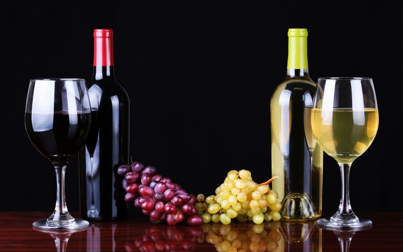 red, refreshment, clear, container, grapes, glasses, no people, glass - material, wineglass, black background, 1080P, bottle, drinking glass, household equipment