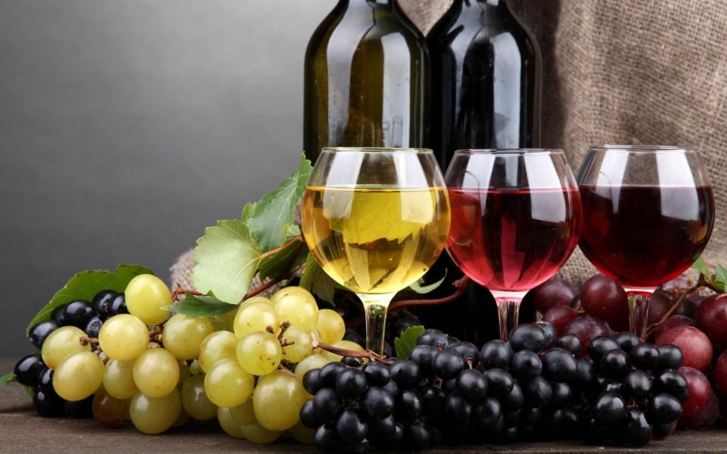red grape, alcohol, 1080P, food and drink, fruit, freshness, food, wine, household equipment, grapes, still life, drink, wineglass, grape, table, wellbeing