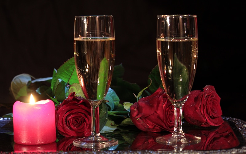 romance, black background, rose - flower, still life, clear, no people, indoors, alcohol, red, household equipment, celebration, decoration, flutes, roses