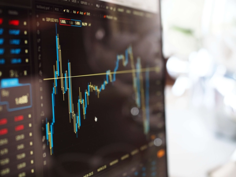 close-up, indoors, finance, graph, growth, diagram, technology, communication, connection, 4K, computer monitor, analyzing, wallstreet, light, corporate business