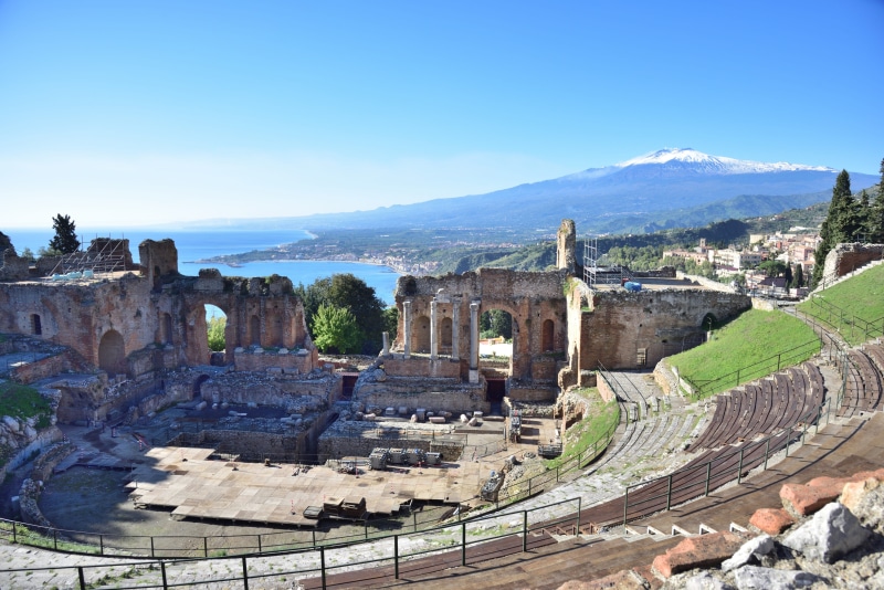 mountain, old ruin, ancient civilization, built structure, sky, architecture, the past, building exterior, 4K, nature, italy, outdoors, amphitheater, taormina